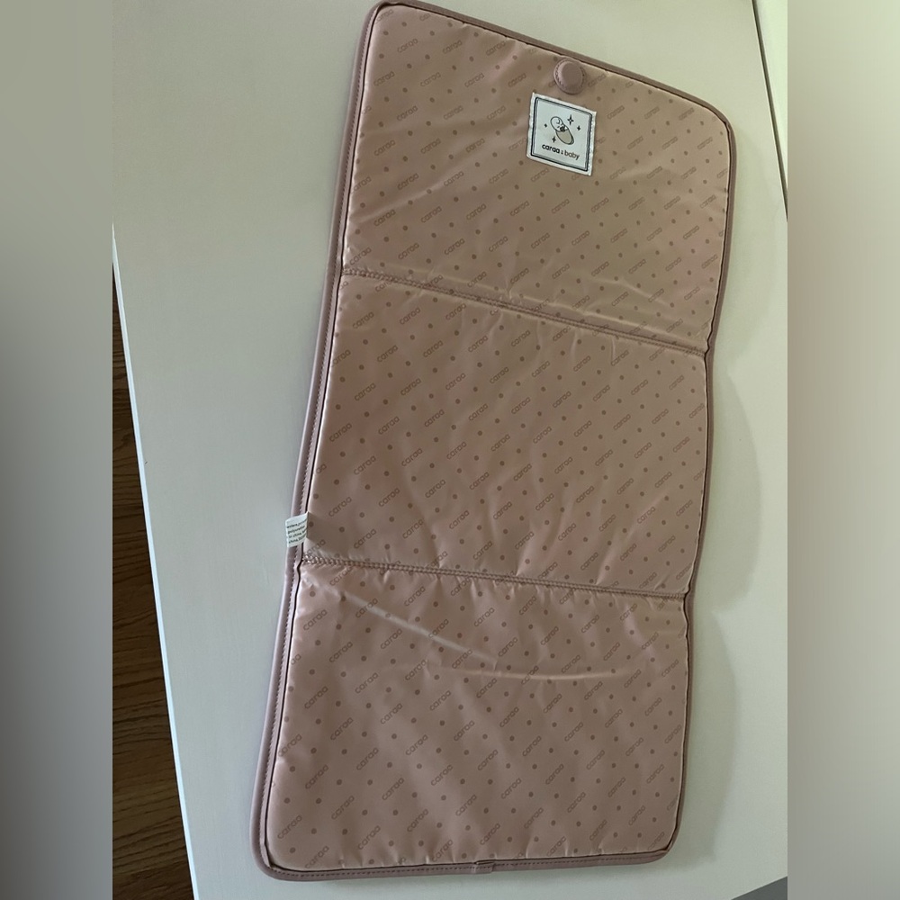 Changing Pad made of waterproof nylon & lined w memory foam, magnetic closure